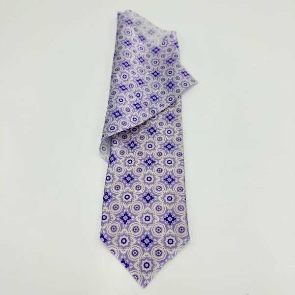 Cravate en soie lilas à médaillons violets, avec sa pochette assortie