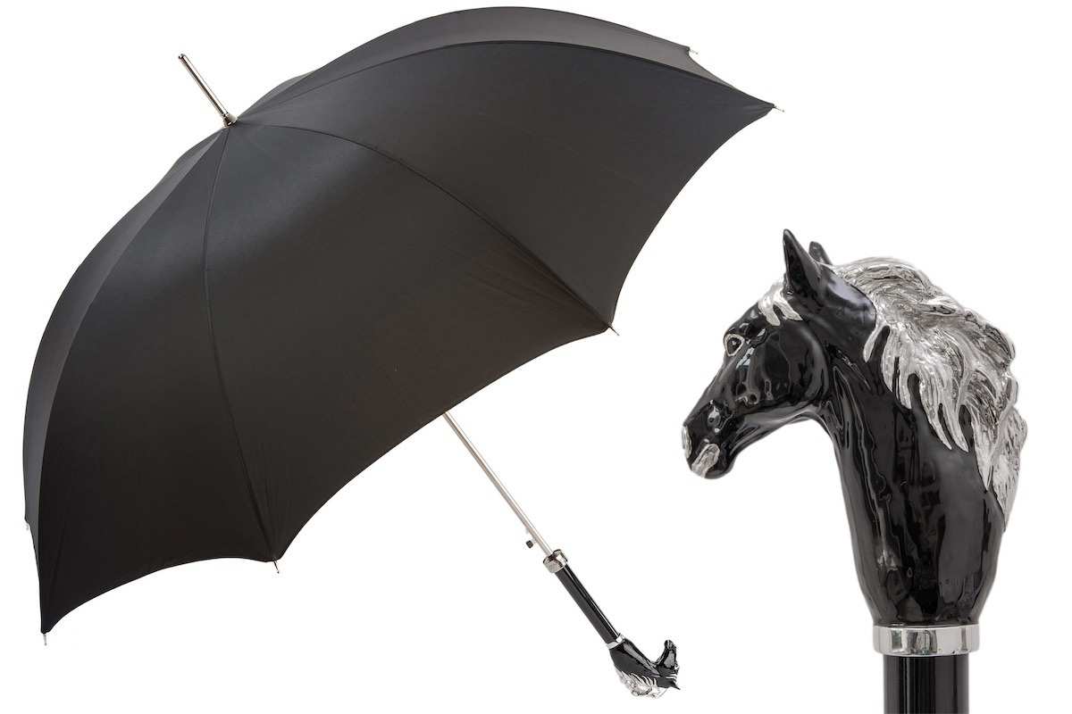 Parapluie Pasotti noir à poignée tête de cheval noire et argentée